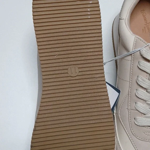 Universal Women's Cream and Tan Sneakers - Picture 4 of 5